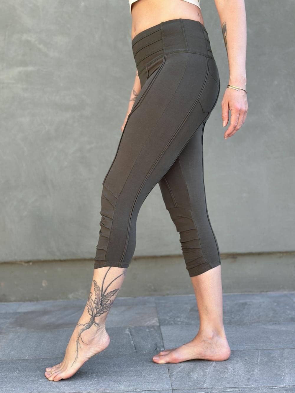 women's cotton lycra stretchy army green capri leggings with ruched knees and raised detail stitching #color_forest