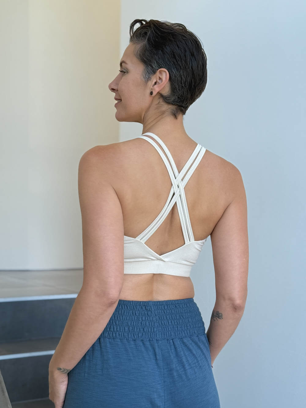 caraucci stretchy full coverage cream yoga bra top with criss cross back straps #color_cream