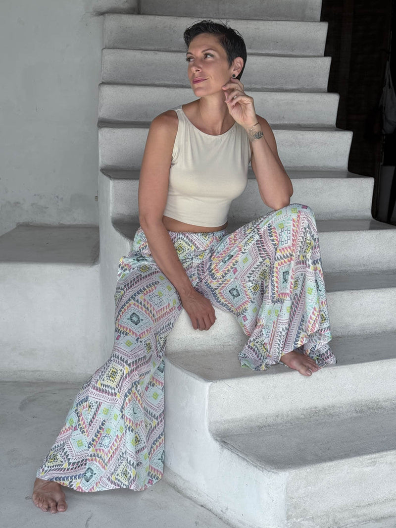 caraucci-woman-wearing-diamond-print-flow-pants-and-cream-cropped-tank-top