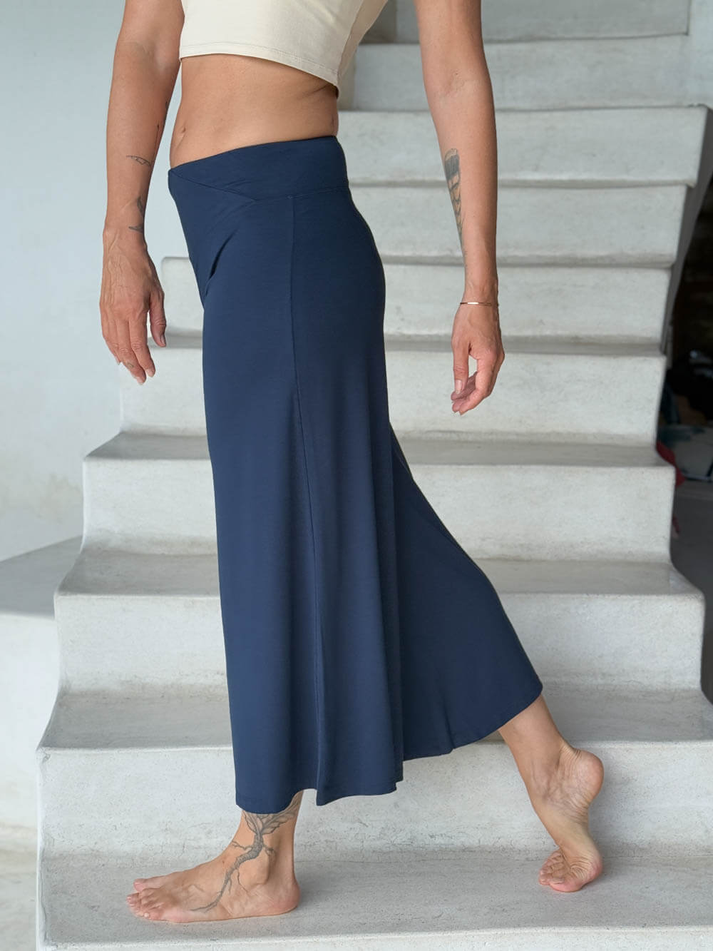 caraucci women's plant-based rayon jersey cropped navy wide leg pants #color_navy