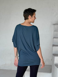 caraucci kimono tunic teal worn as tunic with black leggings #color_teal