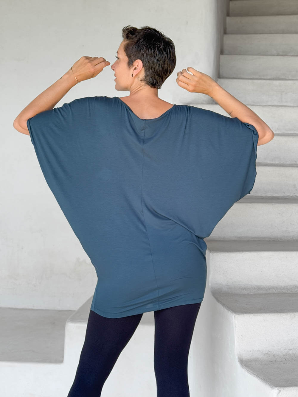 caraucci kimono tunic teal worn as tunic with black leggings #color_teal