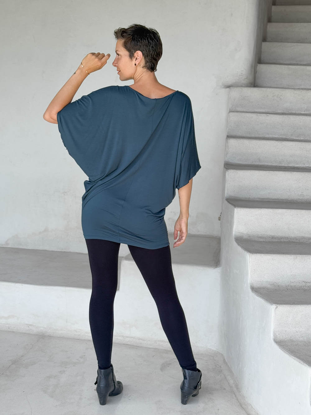 caraucci kimono tunic teal worn as tunic with black leggings #color_teal