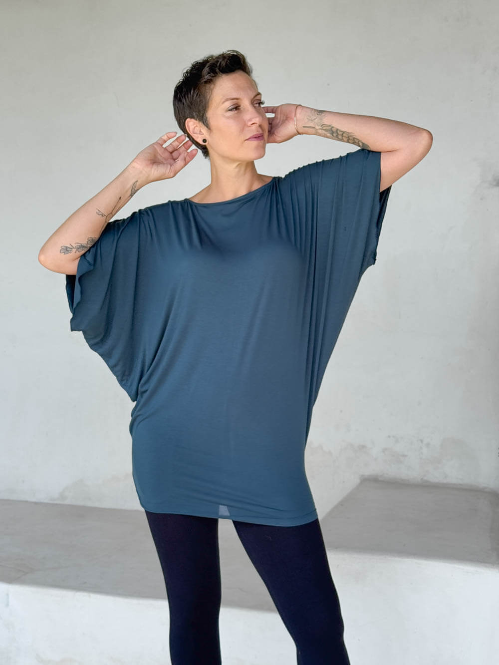 caraucci kimono tunic teal worn as tunic with black leggings #color_teal