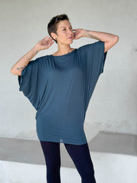 caraucci kimono tunic teal worn as tunic with black leggings #color_teal