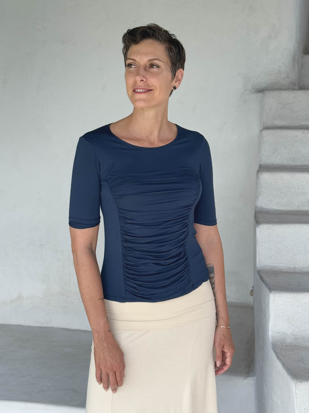 caraucci jersey round neck fitted short sleeve navy blue top #color_navy