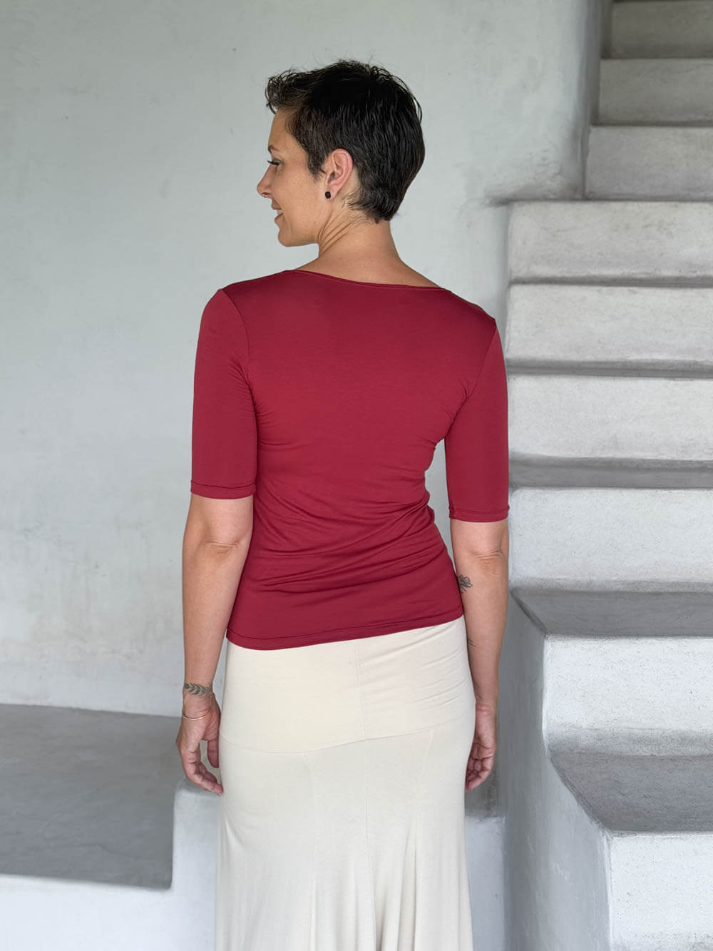 caraucci jersey round neck fitted short sleeve red top #color_scarlet