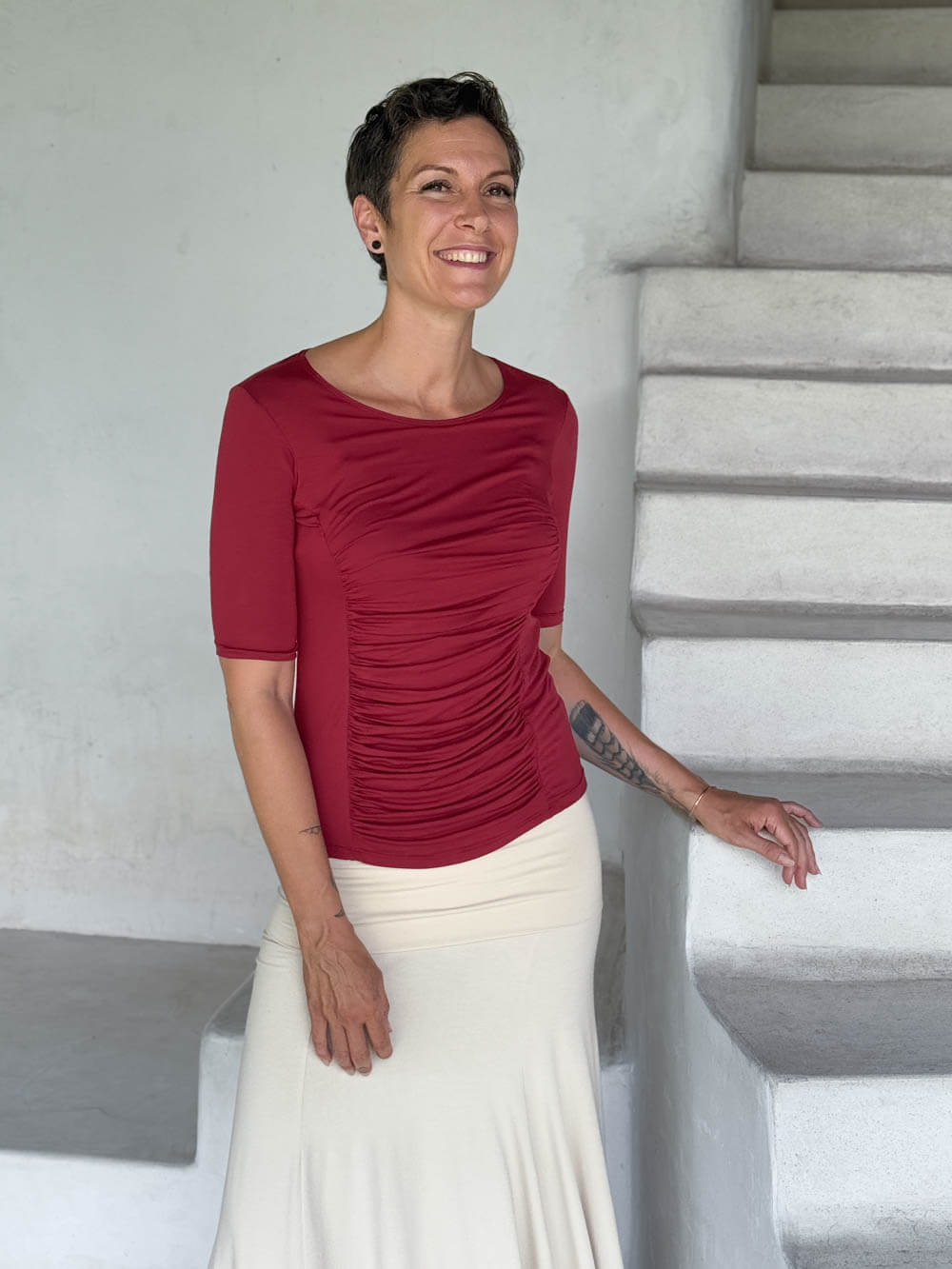 caraucci jersey round neck fitted short sleeve red top #color_scarlet