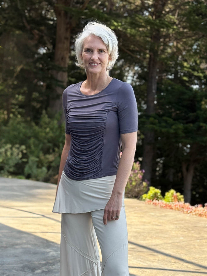 caraucci jersey round neck fitted short sleeve steel gray top back view #color_steel