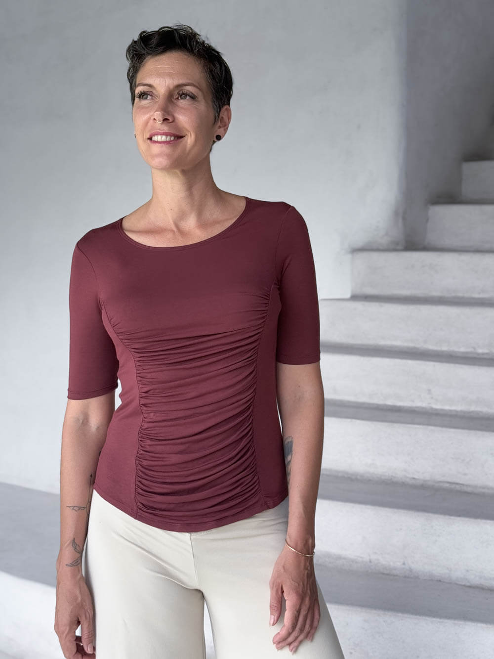caraucci jersey round neck fitted short sleeve maroon top #color_wine