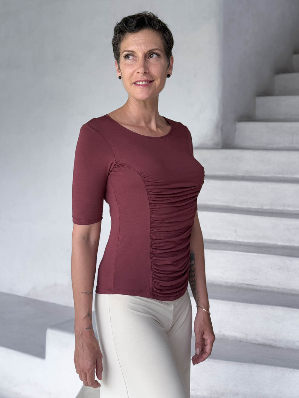 caraucci jersey round neck fitted short sleeve maroon top #color_wine