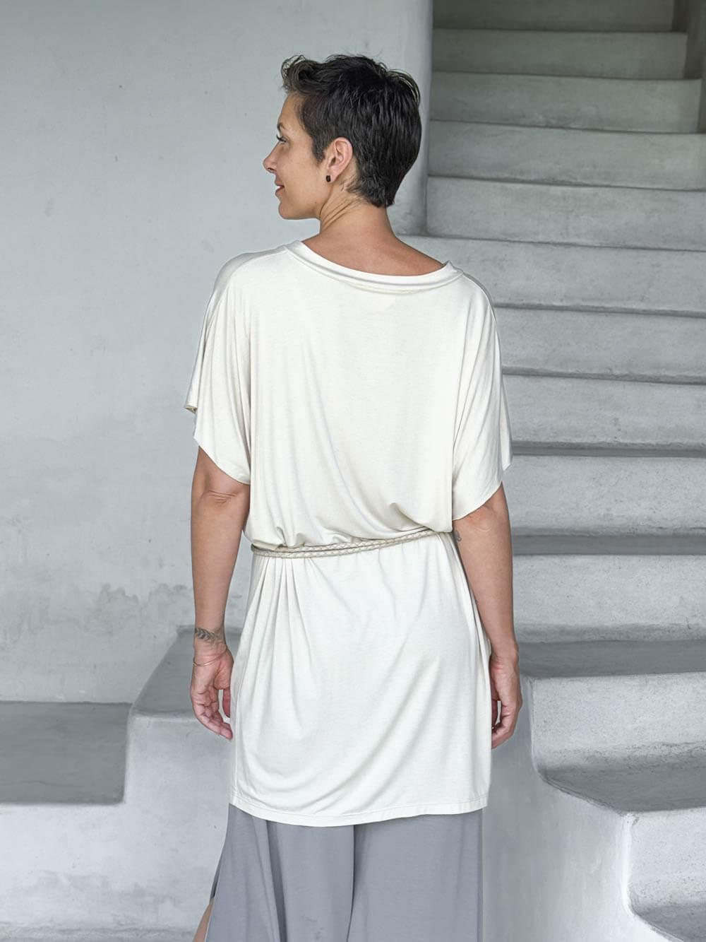 caraucci-woman-wearing-cream-v-neck-tunic-and-a-belt #color_cream