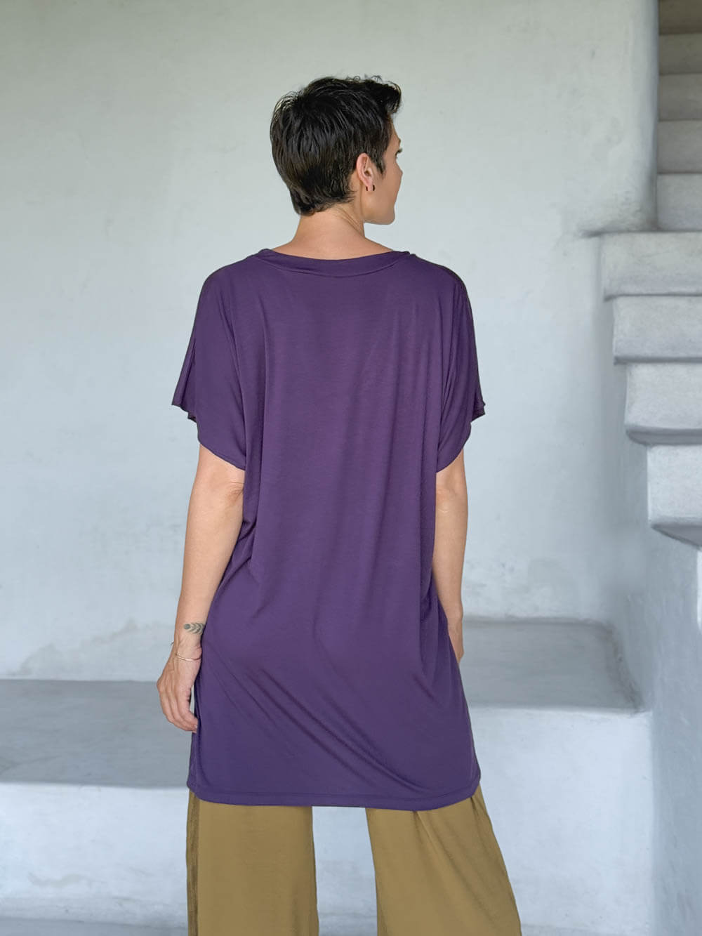 caraucci-woman-wearing-purple-v-neck-tunic-and-brass-wide-leg-pants #color_plum