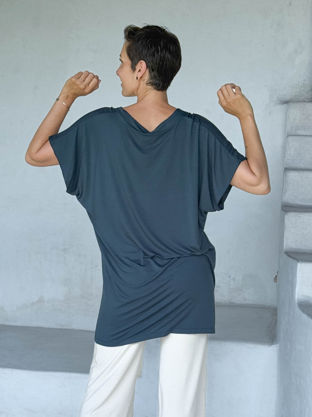 caraucci-woman-wearing-teal-v-neck-tunic-and-cream-wide-leg-pants #color_teal