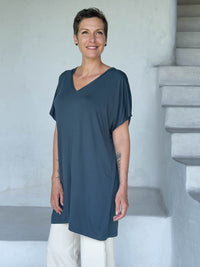 caraucci-woman-wearing-teal-v-neck-tunic-and-cream-wide-leg-pants #color_teal