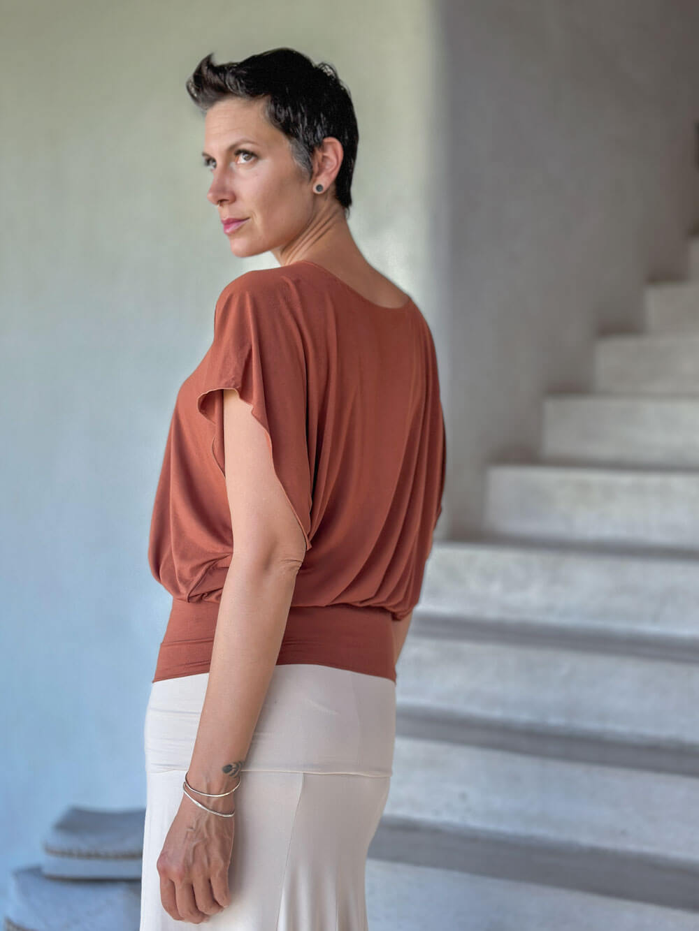 caraucci women's rust lightweight short sleeve loose fit top #color_copper