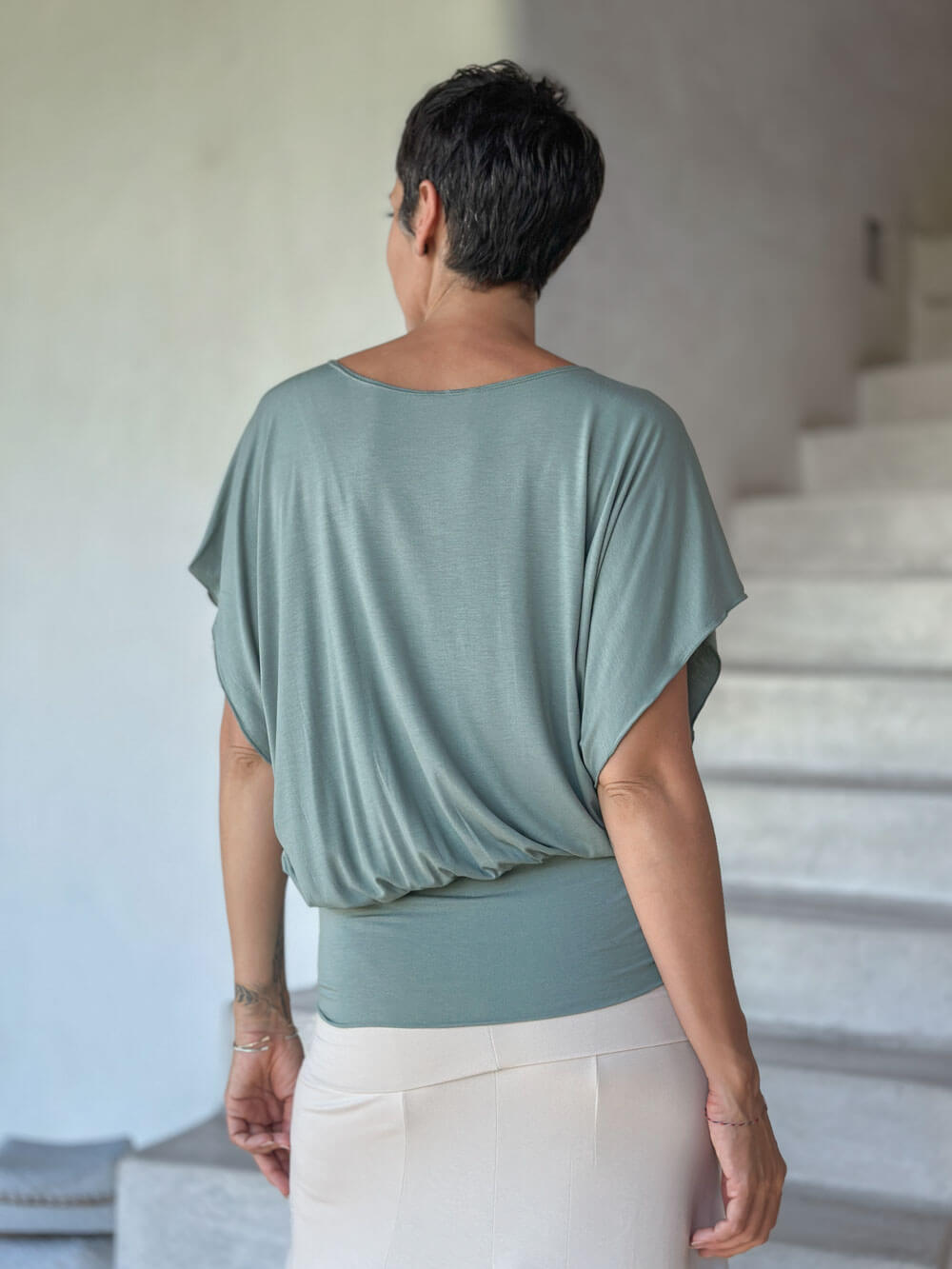 caraucci women's sage green lightweight short sleeve loose fit top #color_moss