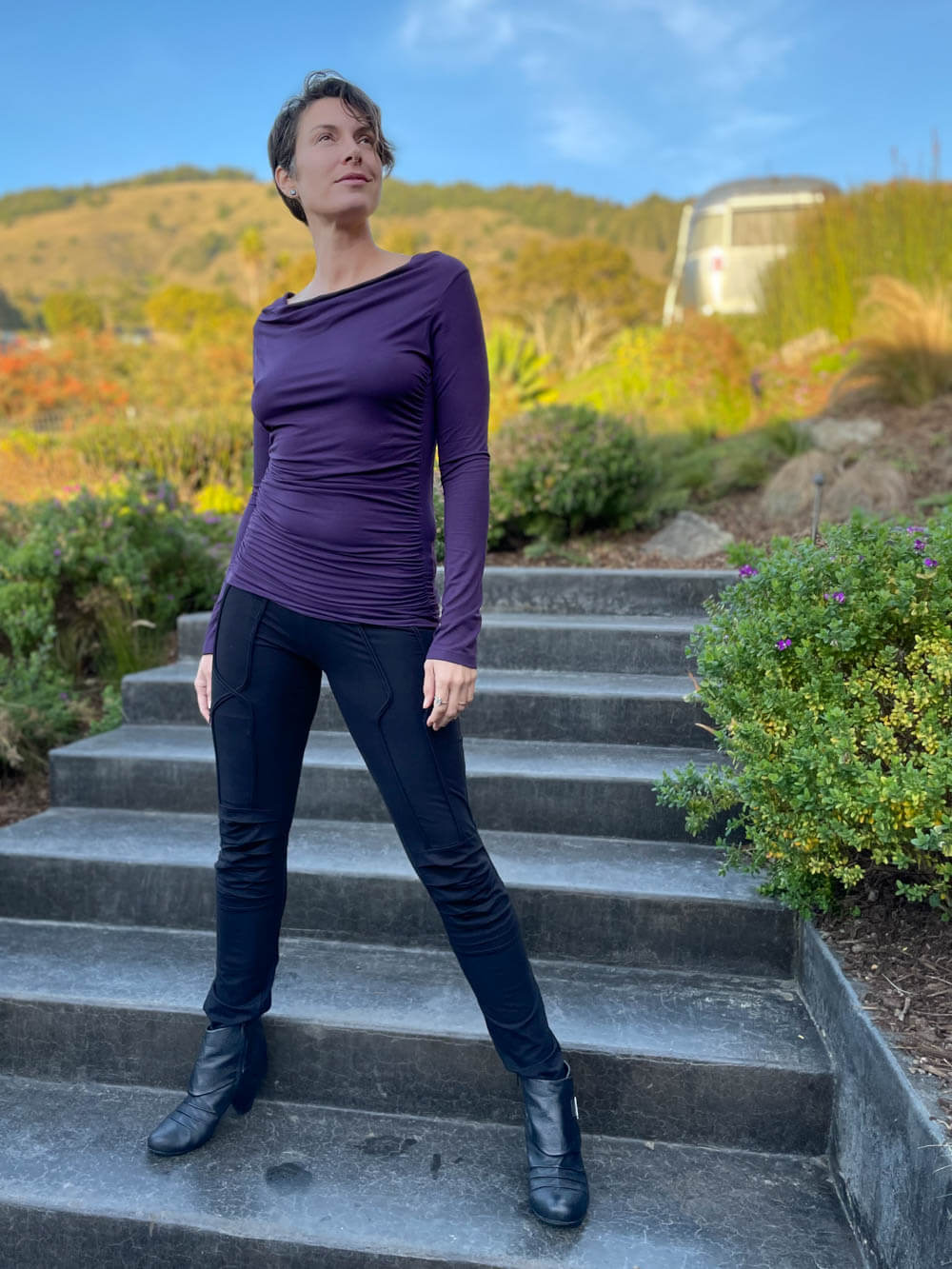 women's bamboo spandex pants with raised stitch details and 2 zipper pockets #color_black