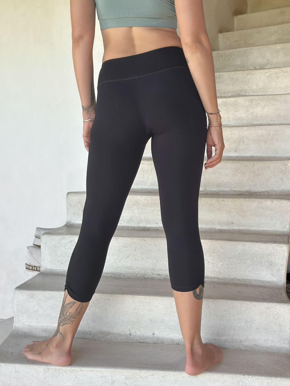 caraucci bamboo spandex capri length black leggings #color_black