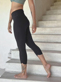 caraucci bamboo spandex capri length black leggings #color_black