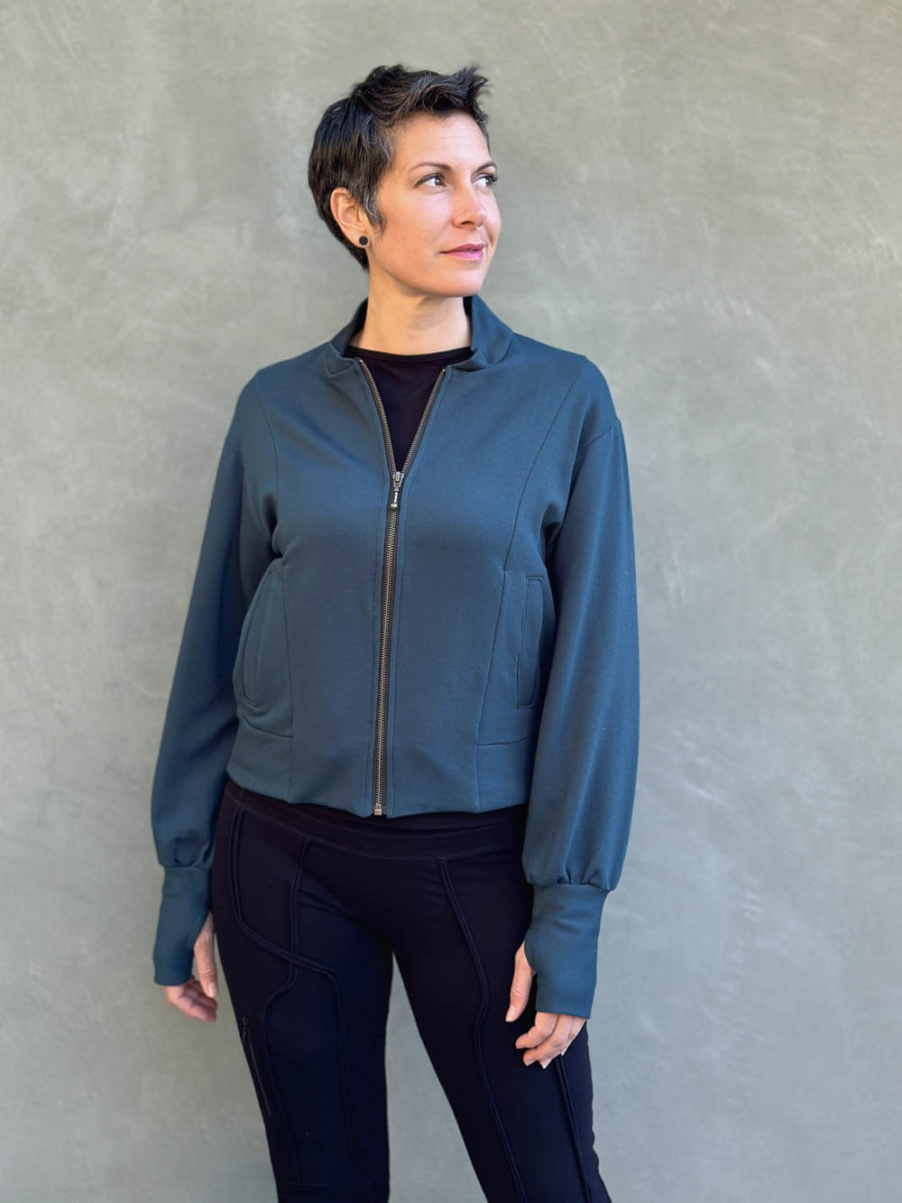 セオリー★新品★COMPACT CREPE SWEATSHIRT BOMBER Theory - Compact Crepe Zip Up Bomber / コンパクトクロップドジップ