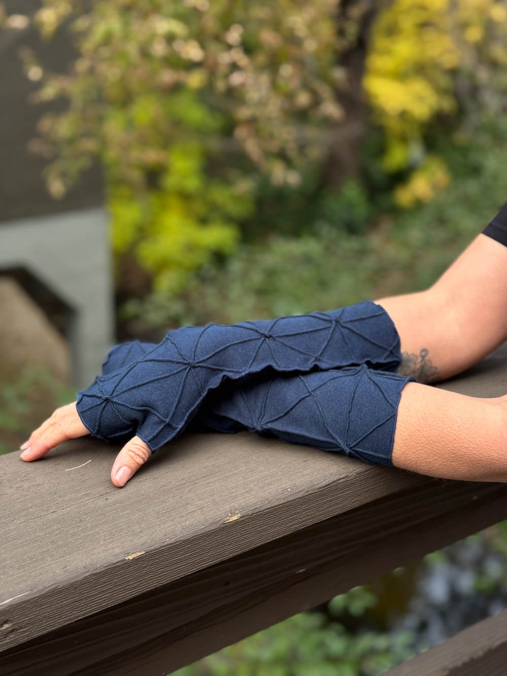 caraucci bamboo cotton fleece textured navy blue fingerless gloves #color_navy