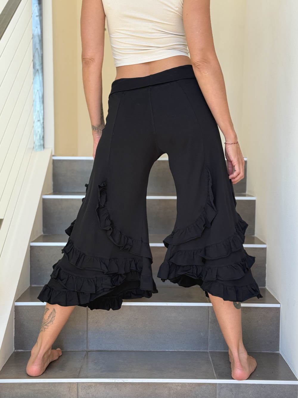 caraucci women's cotton lycra stretchy black ruffle bloomer pants #color_black