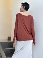 women's plant-based rust relaxed fit jersey long sleeve top #color_copper