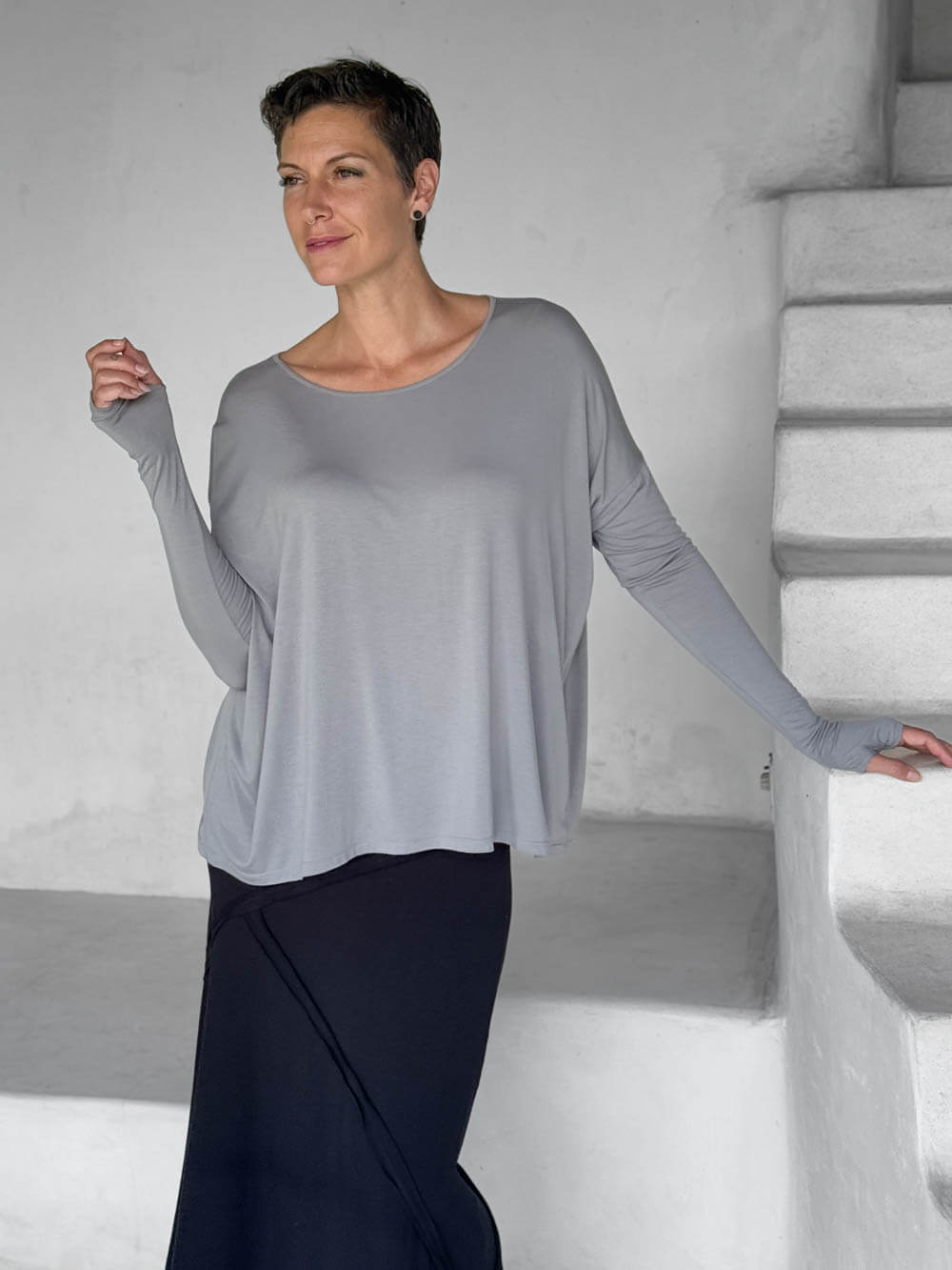 women's light gray relaxed fit jersey long sleeve top #color_stone