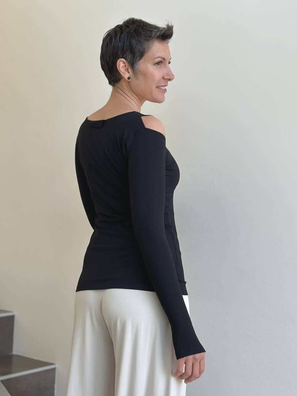 Peekaboo Top | Women's Long Sleeve Cold Shoulder Top – CARAUCCI