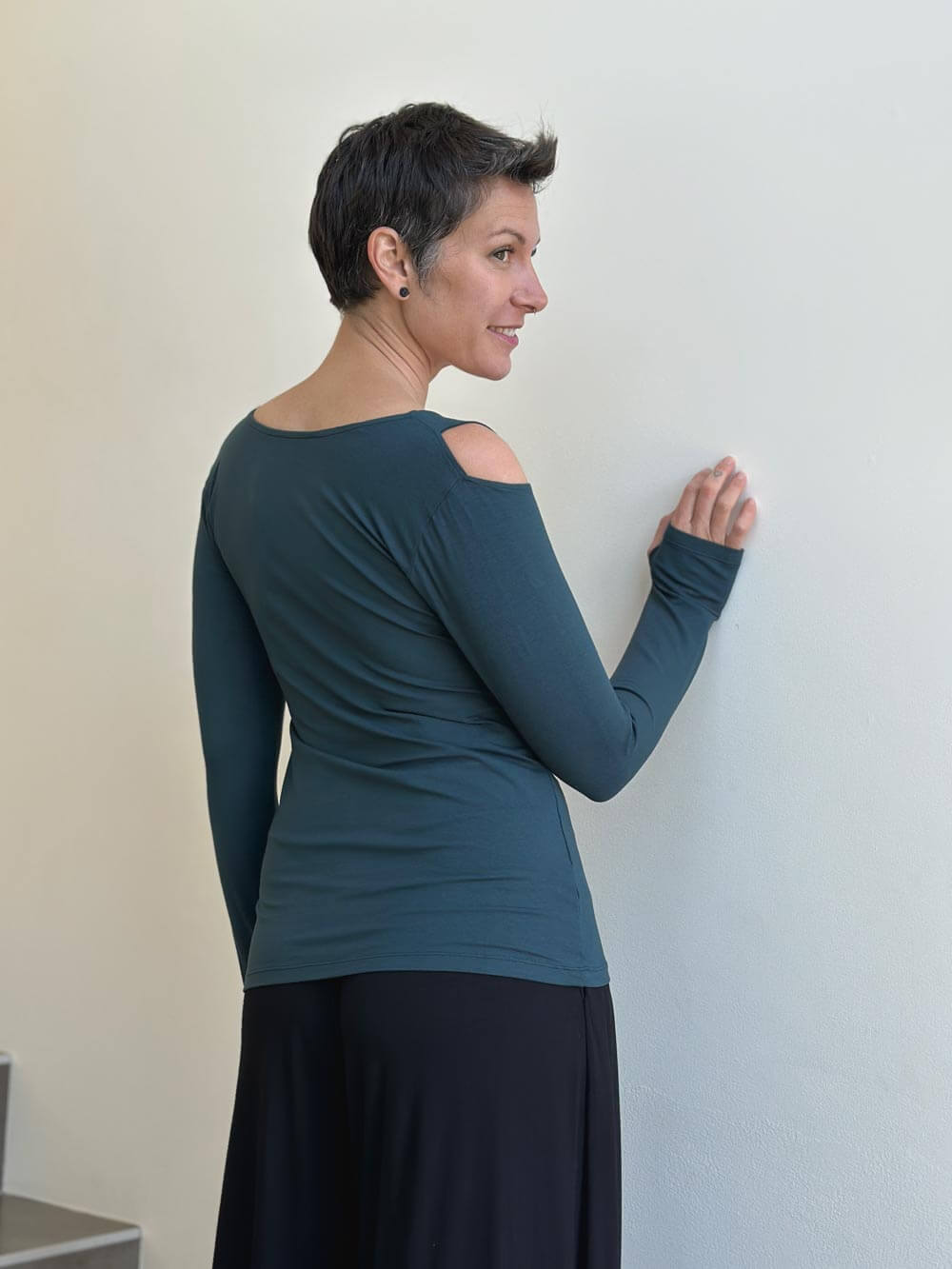 Peekaboo Top | Women's Long Sleeve Cold Shoulder Top – CARAUCCI