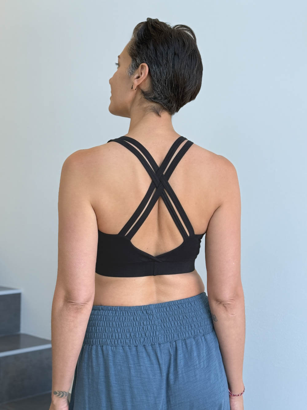 caraucci stretchy full coverage black yoga bra top with criss cross back straps #color_black