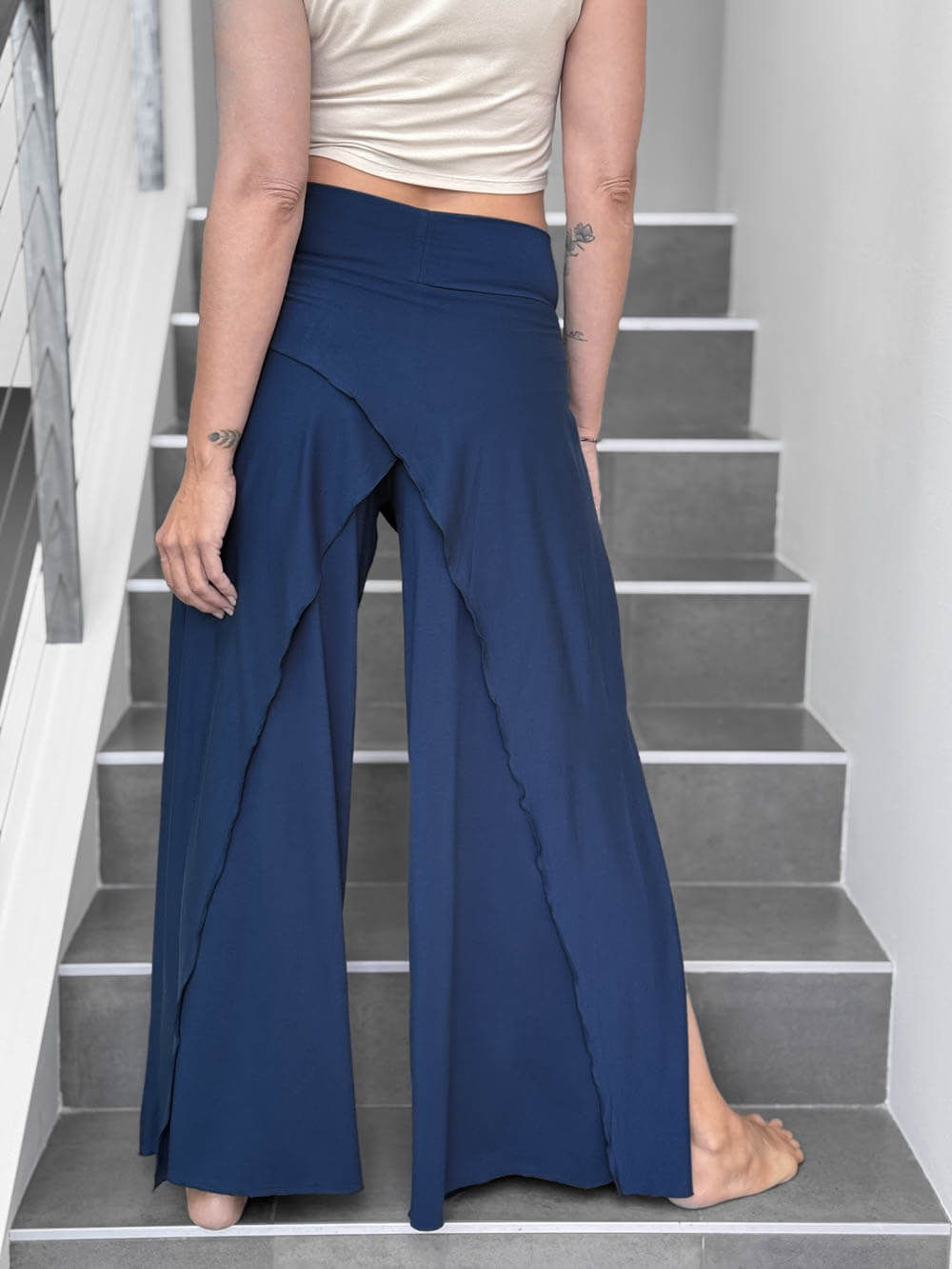 パンツ COPERNI Woman Pants Multicolor COPP134F2020 BLKBLU Coperni Pants for Women - Shop on FARFETCH