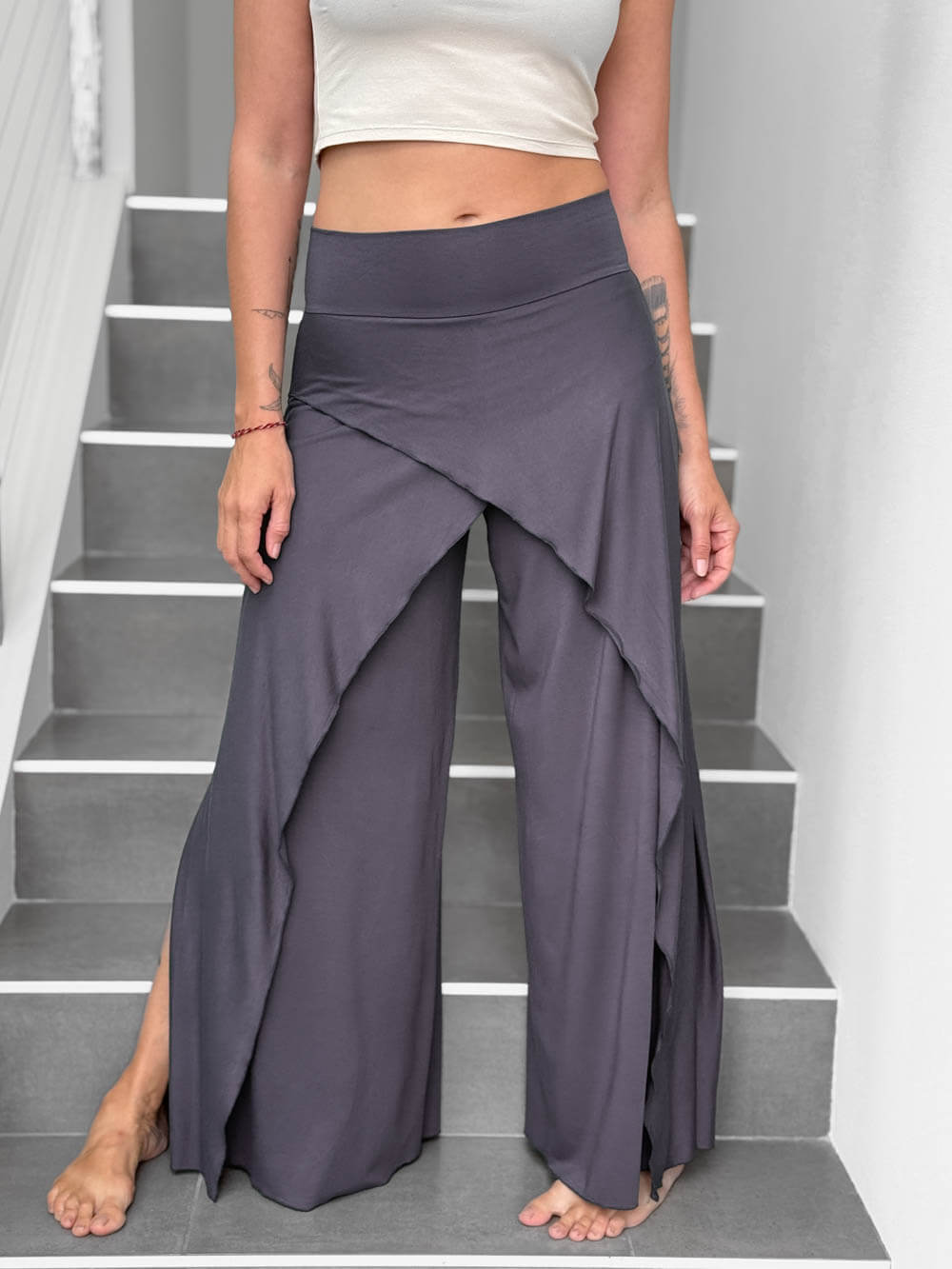 パンツ COURREGES SLASH SANGLE CREPE JERSEY FLARE PANTS The Zephyra Flare Pants in Terry – Suzie Kondi