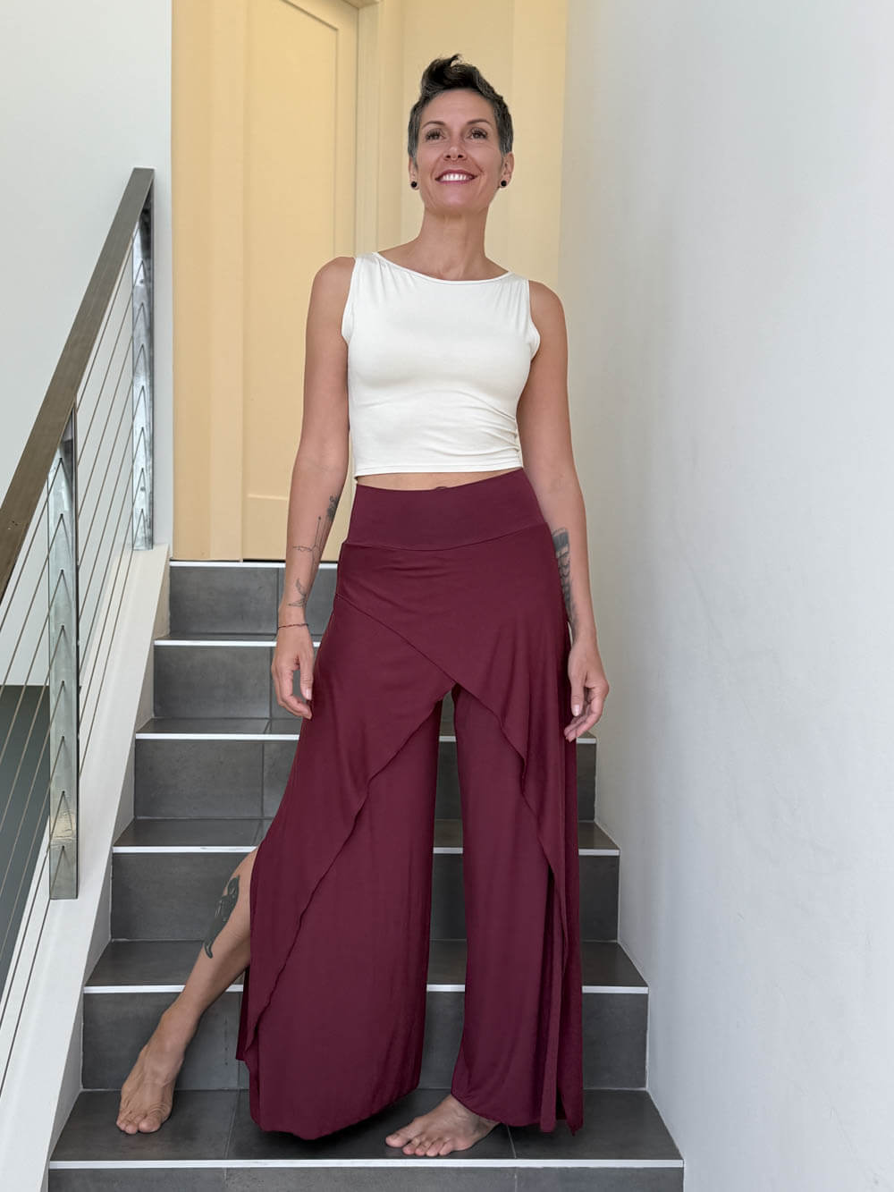 caraucci high waisted maroon wide leg high side slit pants #color_wine