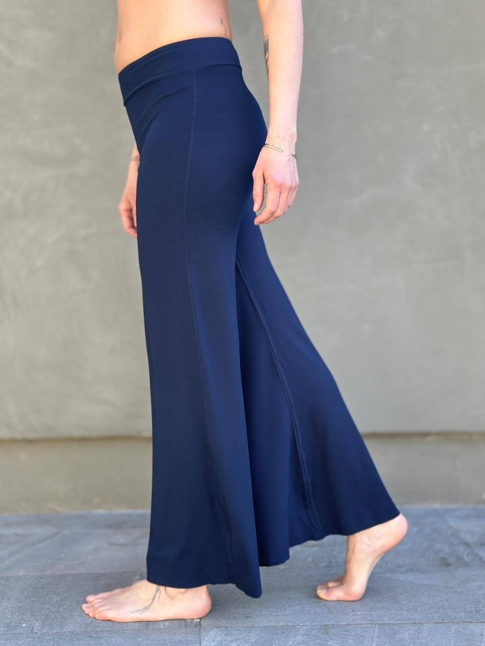 caraucci stretchy navy blue flare-leg pants #color_navy