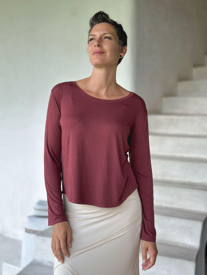 caraucci reversible maroon ruched long sleeve top #color_wine