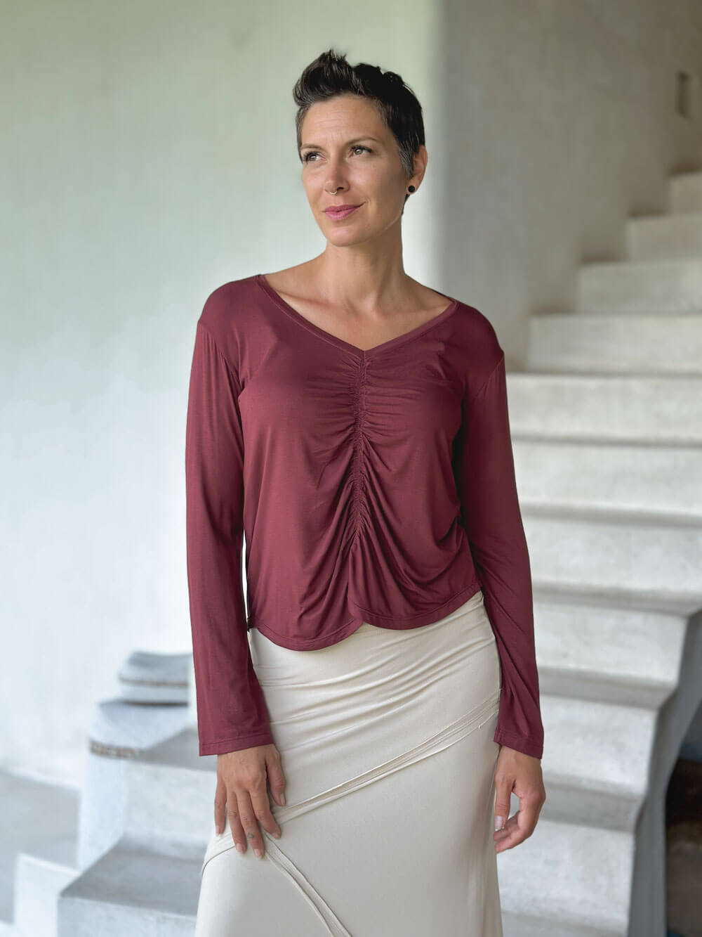 caraucci reversible maroon ruched long sleeve top #color_wine