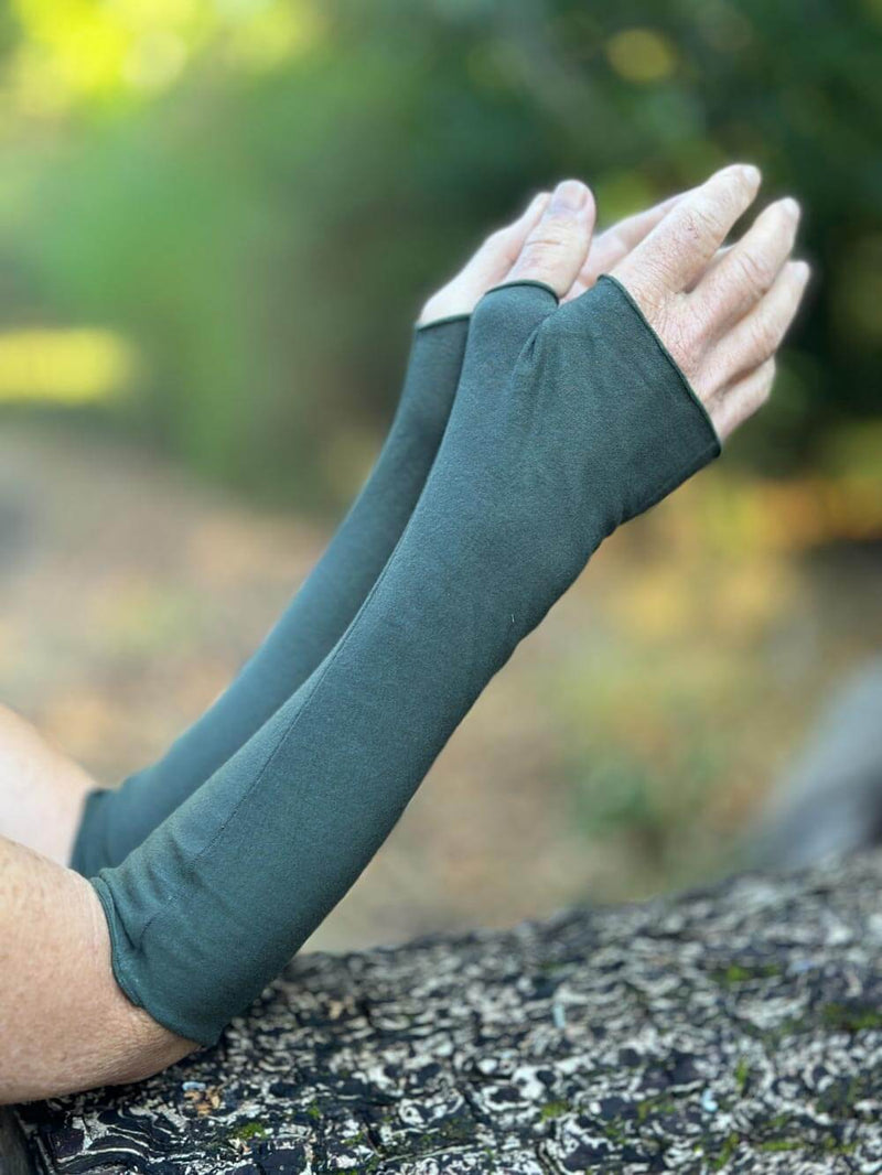 women's plant based rayon jersey stretchy reversible gold printed green fingerless gloves #color_forest