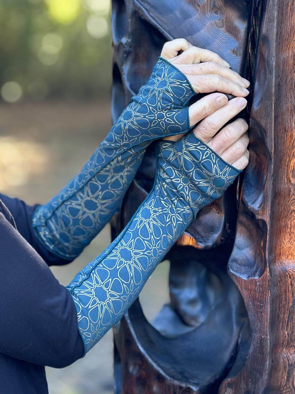 women's plant based rayon jersey stretchy reversible gold printed teal blue fingerless gloves #color_teal