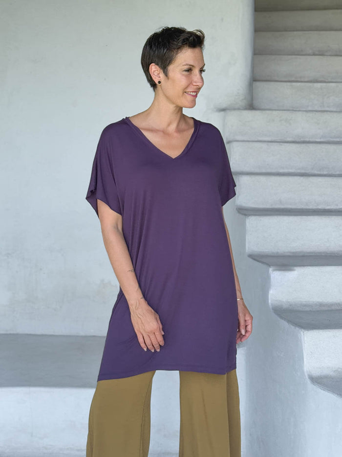 caraucci-woman-wearing-purple-v-neck-tunic-and-brass-wide-leg-pants #color_plum