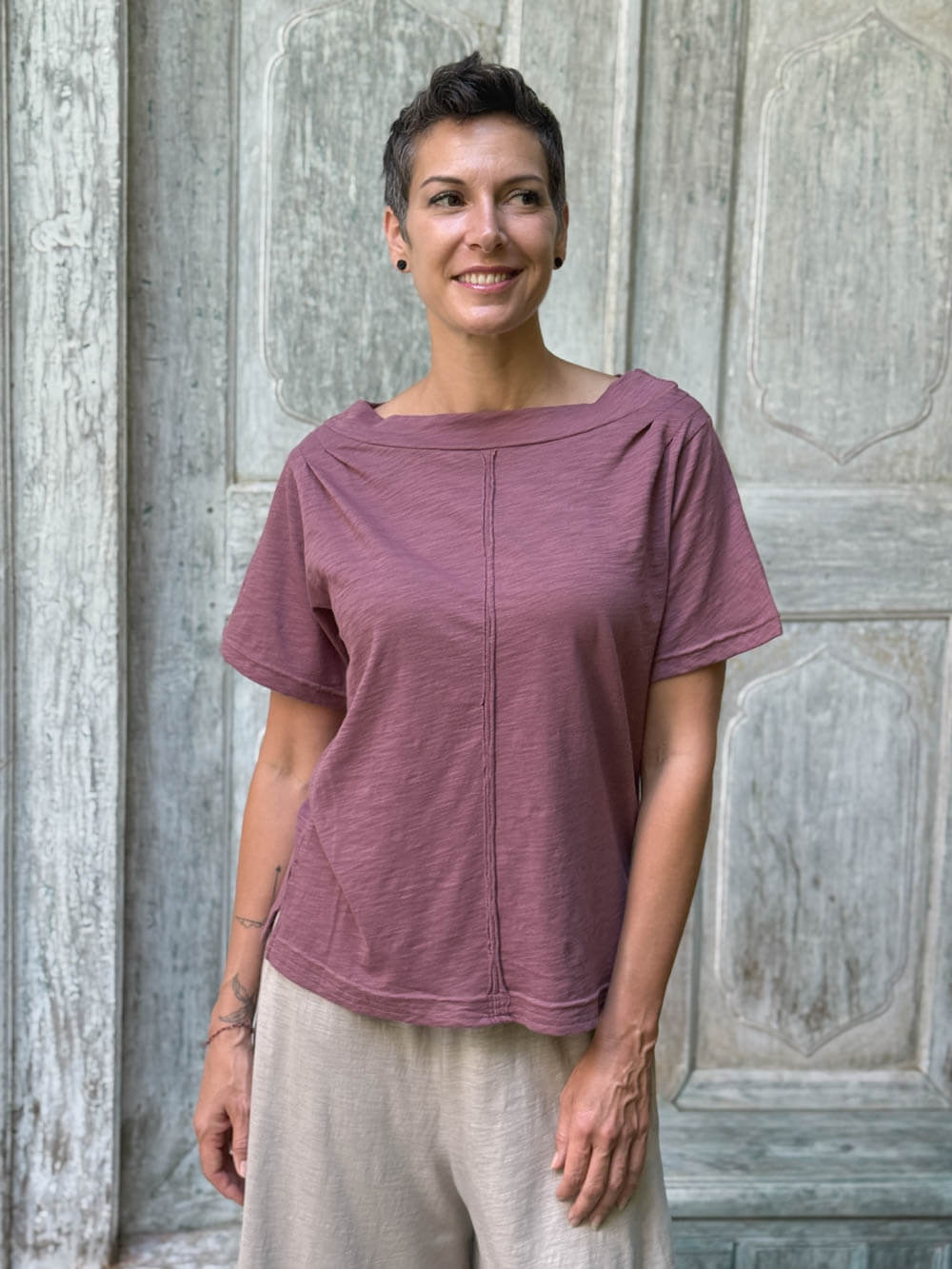 caraucci cotton soft mauve bateau tee with relaxed fit and folded neckline #color_mangosteen