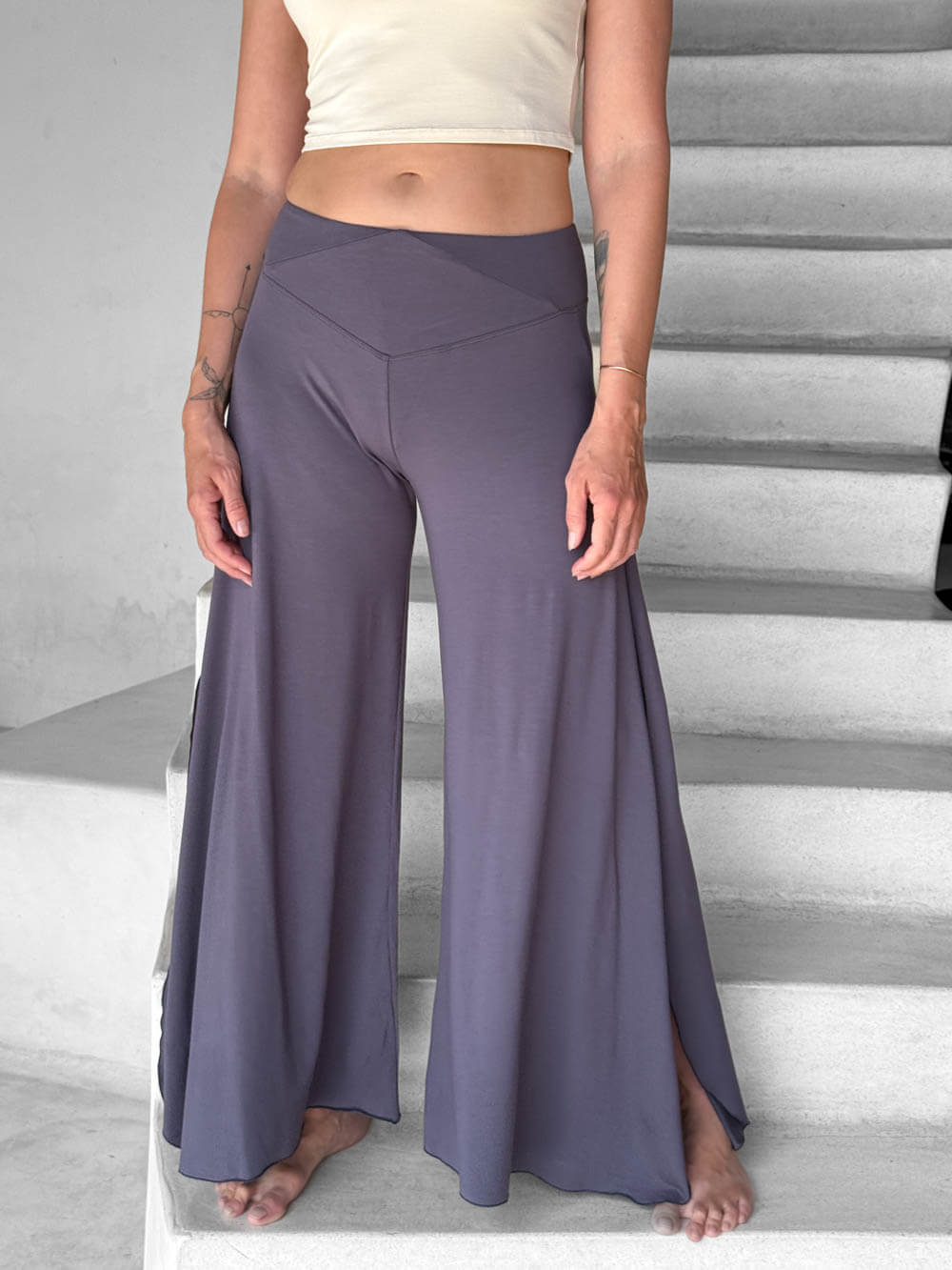 CreamSlitFlareCrop_PantSet.png