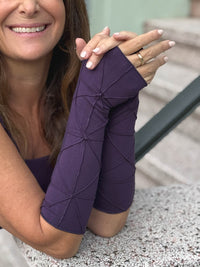 women's plant based rayon jersey stretchy purple textured fingerless gloves #color_plum