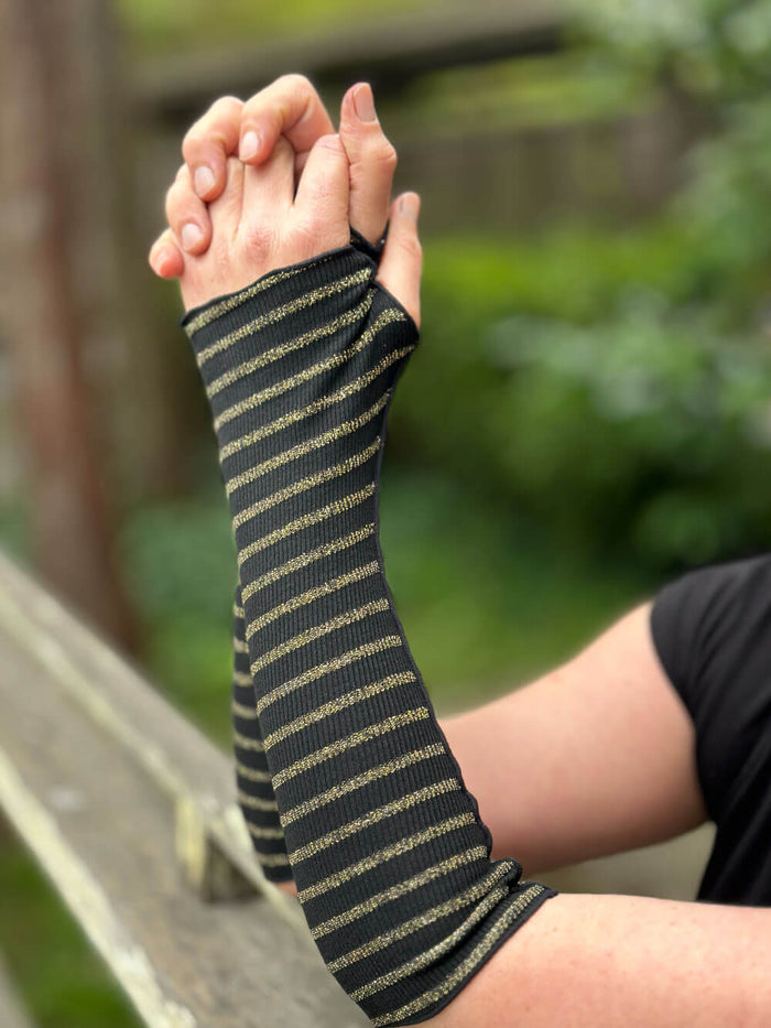 Thick Gold Stripe Fingerless Gloves