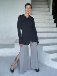 caraucci v-neck long sleeve black tunic with thumbholes #color_black