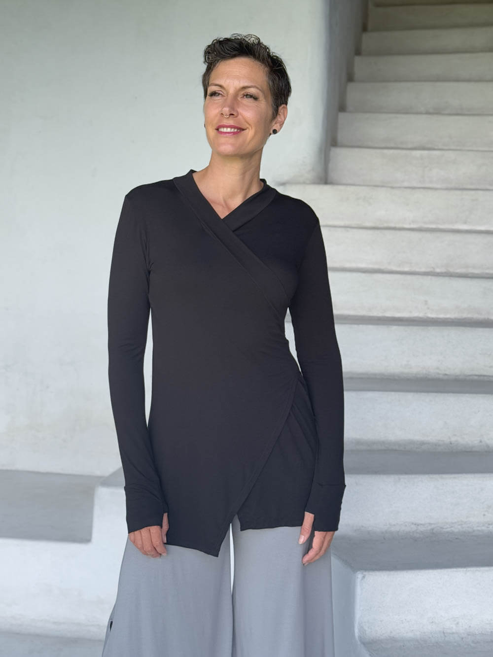 caraucci v-neck long sleeve black tunic with thumbholes #color_black