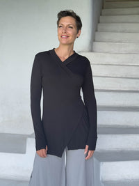 caraucci v-neck long sleeve black tunic with thumbholes #color_black
