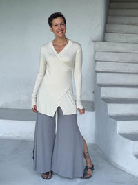caraucci v-neck long sleeve cream tunic with thumbholes #color_cream