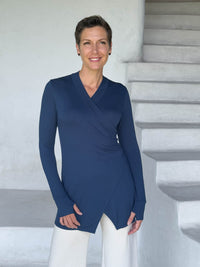 caraucci v-neck long sleeve navy blue tunic with thumbholes #color_navy